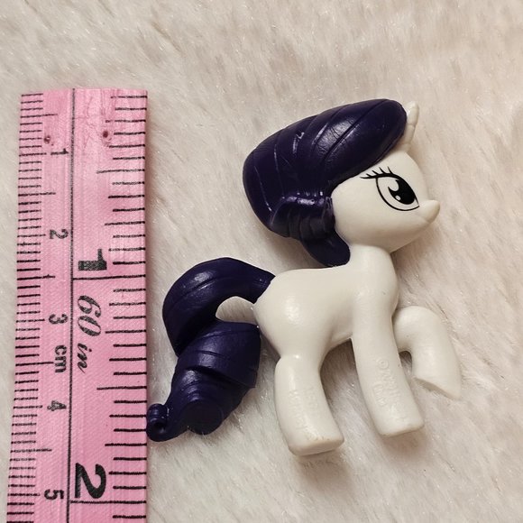My Little Pony Surprise Kisses Rarity Figure by Hersheys 2020 - Picture 4 of 4
